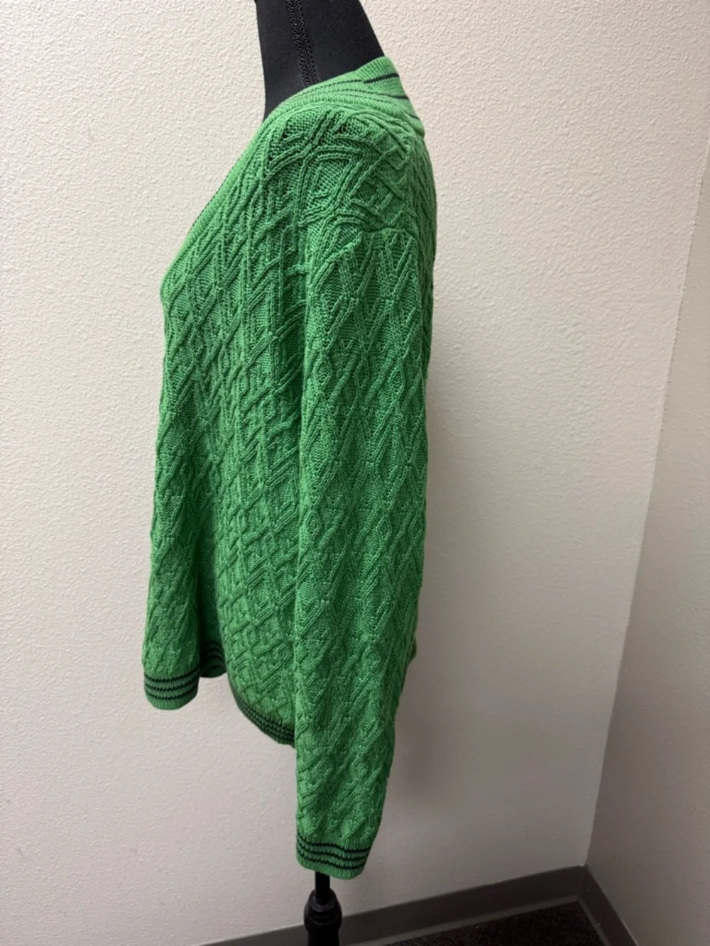 Cabi Green V Neck Sweater Medium Textured Knit Long Sleeve Casual Top - Picture 4 of 10
